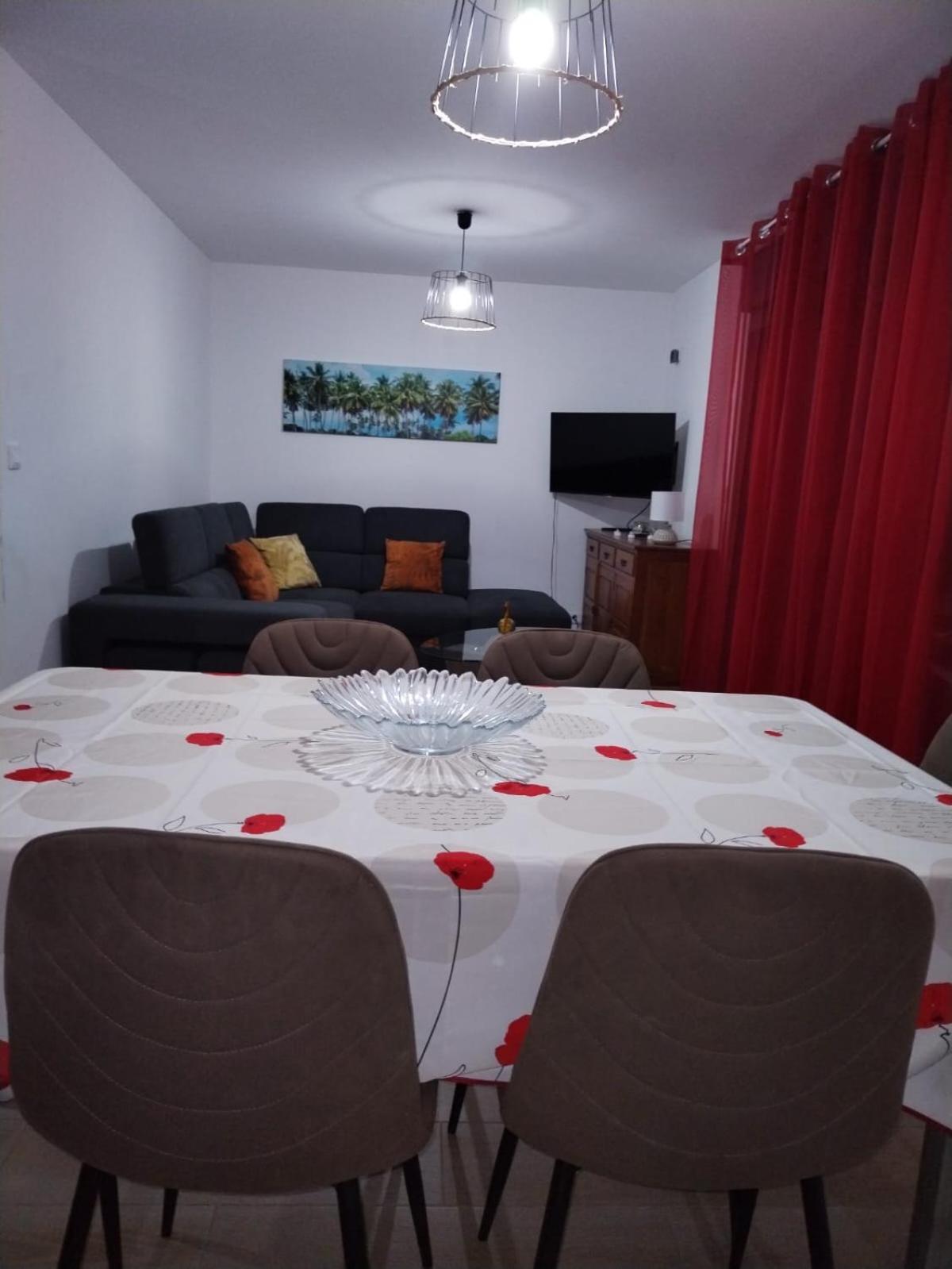 Chez Monblanc Villa Сен-Жозеф Екстериор снимка